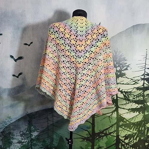 châle relief fait main au crochet en acrylique,  d'une largeur de 1 mètre 60 et une longeur de 80 cm