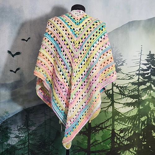 Châle relief fait main au crochet en acrylique,  d'une largeur de 1 mètre 90 et une longeur de 95 cm