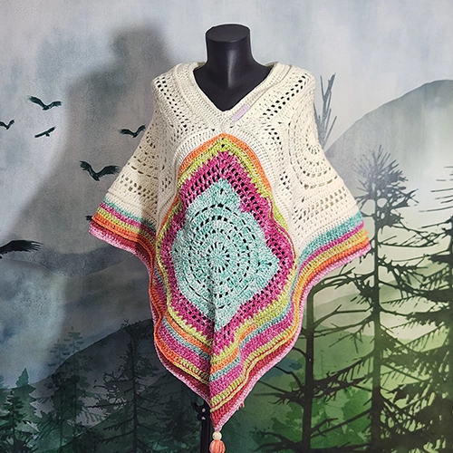 Poncho sans col granny fait main au crochet en acrylique - 70 cm de longueur à la pointe